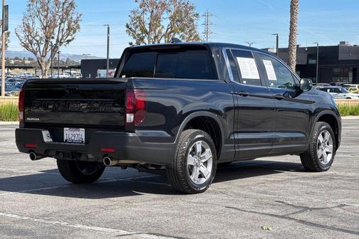 Crystal Black Pearl 2025 Honda Ridgeline RTL