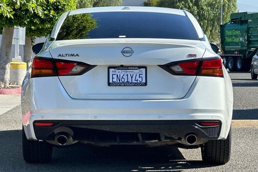 Pearl White 2024 Nissan Altima SR FWD