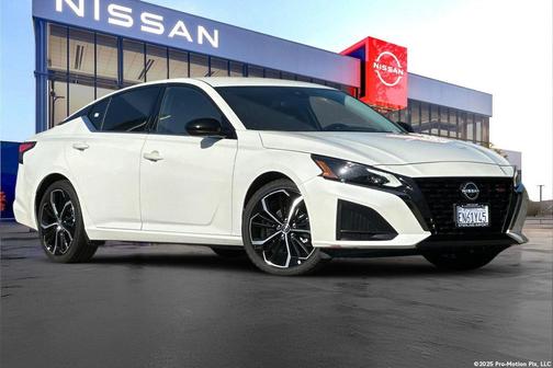 Pearl White 2024 Nissan Altima SR FWD