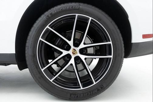 Carrara White Metallic 2023 Porsche Macan T