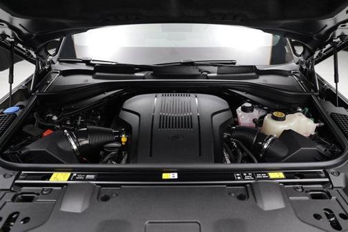 2025 Land Rover Range Rover P530 SE
