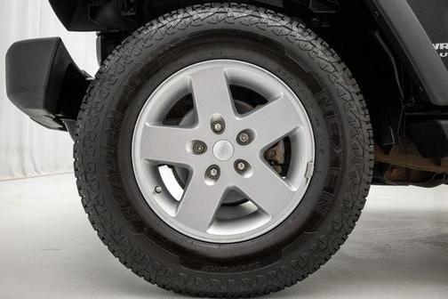 Photo 5 of 82 of 2008 Jeep Wrangler Unlimited X