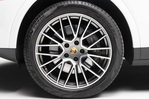 2023 Porsche Cayenne Platinum Edition