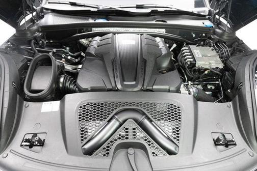 2021 Porsche Macan Turbo