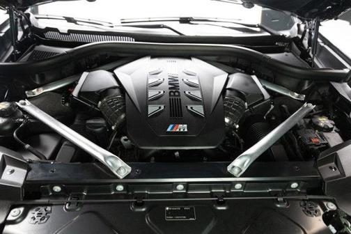 2023 BMW X7 M60i