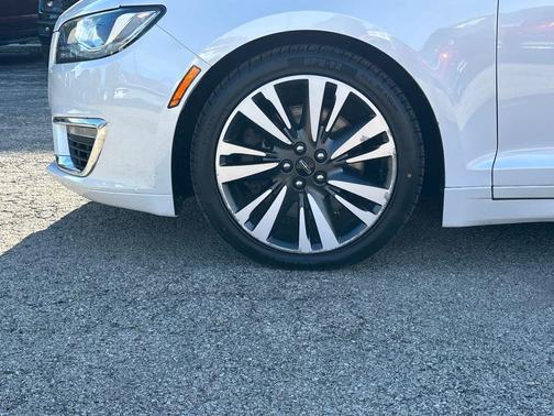 White Platinum Clearcoat Metallic 2017 Lincoln MKZ Select