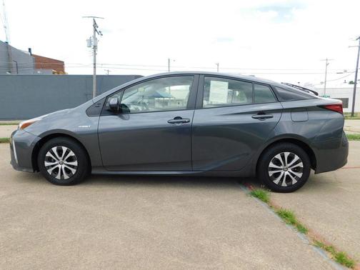 2022 Toyota Prius LE
