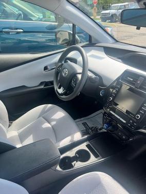 2022 Toyota Prius LE