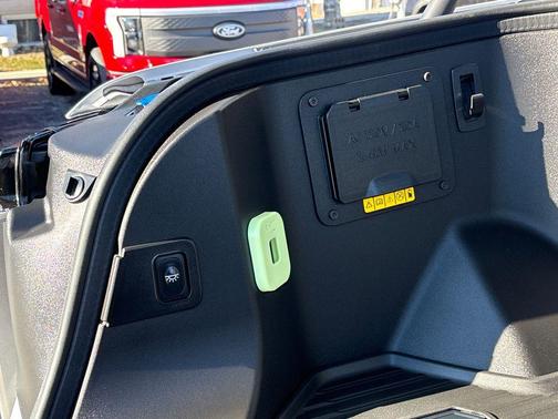 2023 Ford F-150 Lightning LARIAT