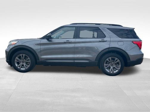 Carbonized Gray Metallic 2022 Ford Explorer XLT