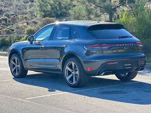 2025 Porsche Macan 