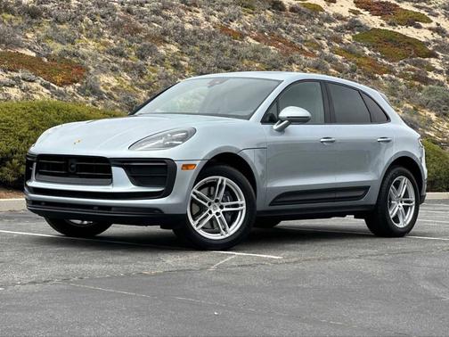 Dolomite Silver Metallic 2025 Porsche Macan