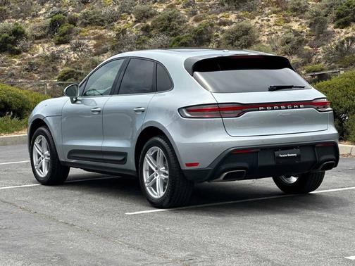 Dolomite Silver Metallic 2025 Porsche Macan