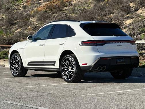 2026 Porsche Macan 