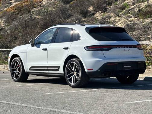 2022 Porsche Macan 