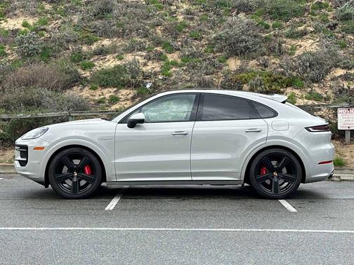 Chalk 2025 Porsche Cayenne