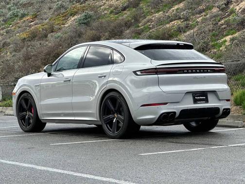 Chalk 2025 Porsche Cayenne