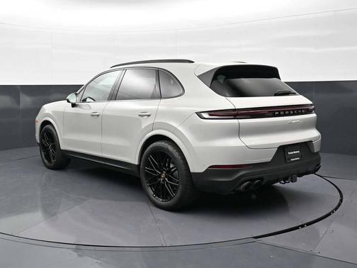 Chalk 2025 Porsche Cayenne