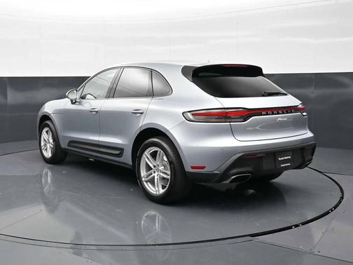 Dolomite Silver Metallic 2025 Porsche Macan