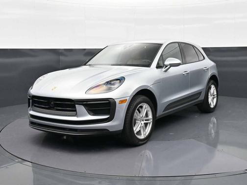 Dolomite Silver Metallic 2025 Porsche Macan