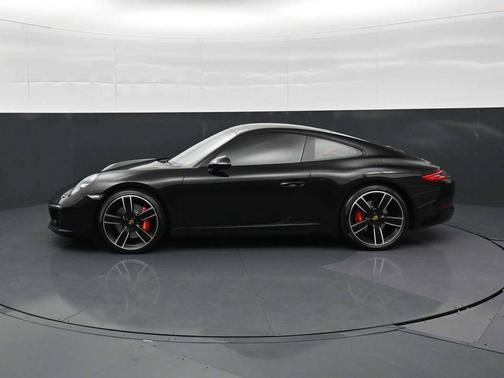 Jet Black Metallic 2018 Porsche 911