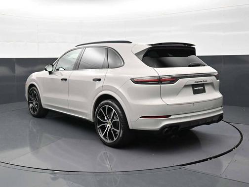 Chalk 2021 Porsche Cayenne