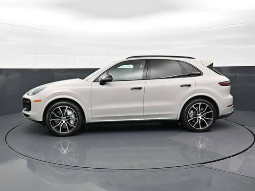 Chalk 2021 Porsche Cayenne