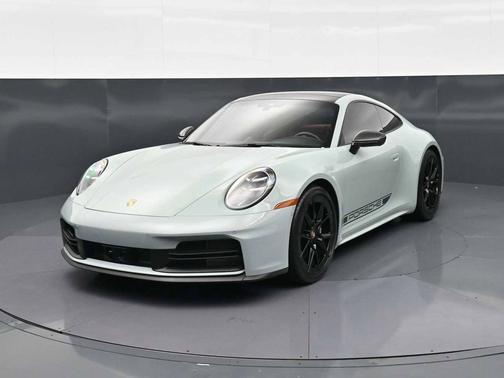 Shade Green Metallic 2025 Porsche 911