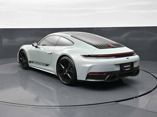 Shade Green Metallic 2025 Porsche 911