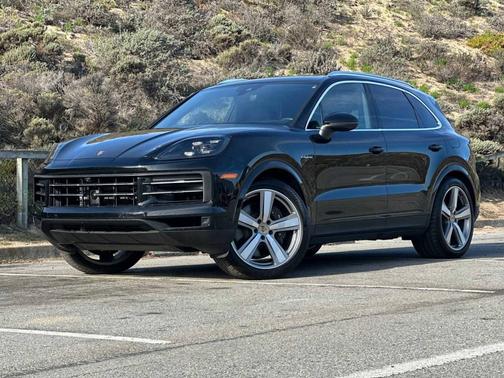 Chromitblack Metallic 2024 Porsche Cayenne