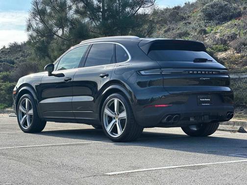 Chromitblack Metallic 2024 Porsche Cayenne