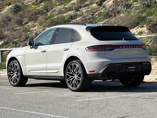 2025 Porsche Macan 