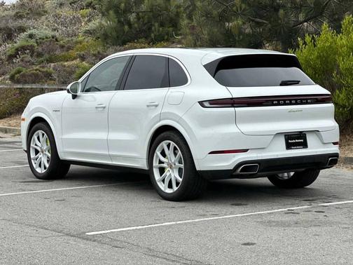2024 Porsche Cayenne 