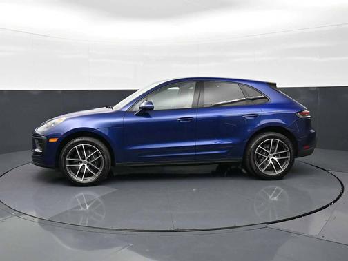 Gentian Blue Metallic 2026 Porsche Macan