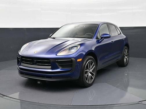 Gentian Blue Metallic 2026 Porsche Macan