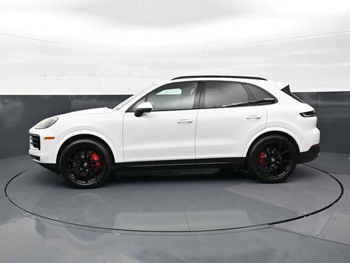Carrara White Metallic 2024 Porsche Cayenne
