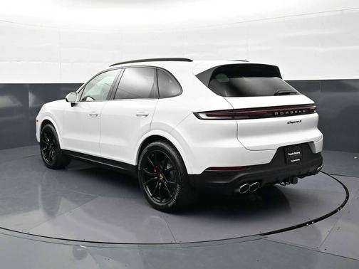 Carrara White Metallic 2024 Porsche Cayenne