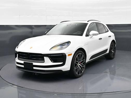 White 2023 Porsche Macan