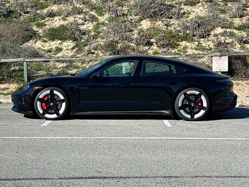 2025 Porsche Taycan 