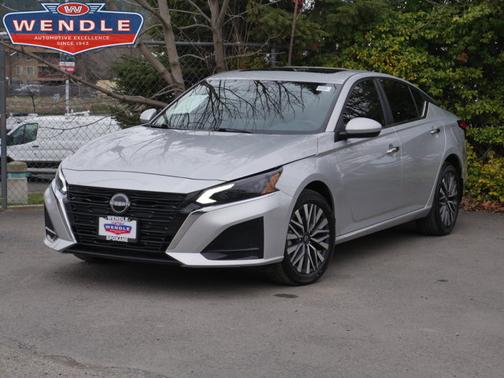 Brilliant Silver Metallic 2024 Nissan Altima 2.5 SV