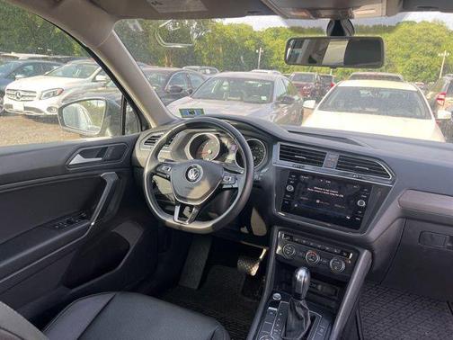Platinum Gray Metallic 2020 Volkswagen Tiguan 2.0T SE 4MOTION