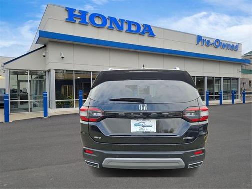 2025 Honda Pilot Touring 8-Passenger