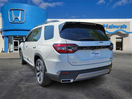 2025 Honda Pilot Touring 8-Passenger