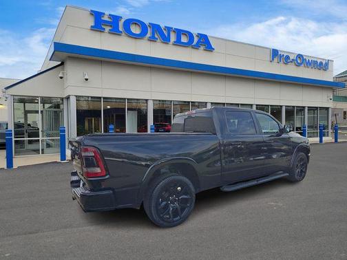 Diamond Black Crystal Pearlcoat 2022 RAM 1500 Laramie