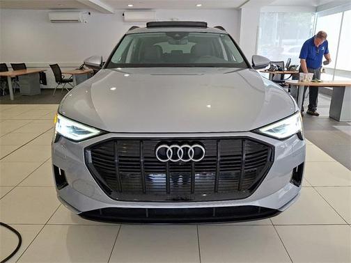 2022 Audi e-tron Premium