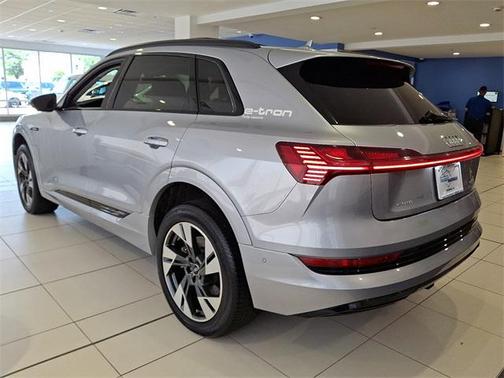 2022 Audi e-tron Premium