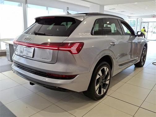 2022 Audi e-tron Premium