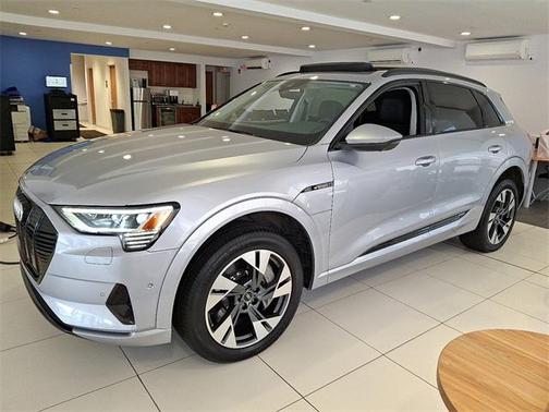 2022 Audi e-tron Premium