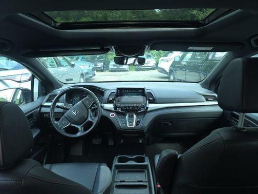 Platinum White Pearl 2024 Honda Odyssey Sport