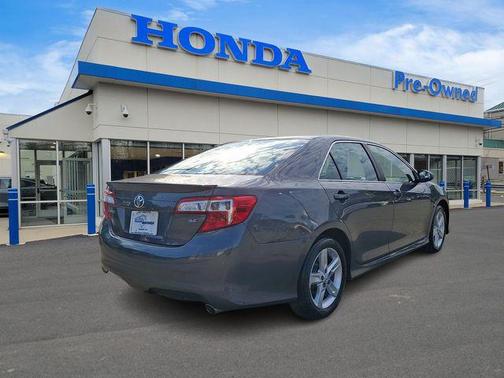 Magnetic Gray Metallic 2014 Toyota Camry SE